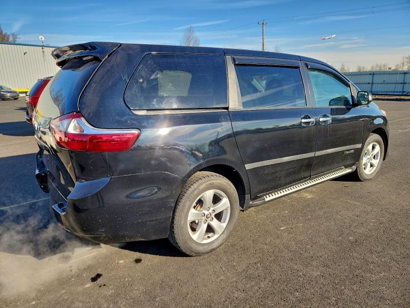 Фото 3 - TOYOTA SIENNA