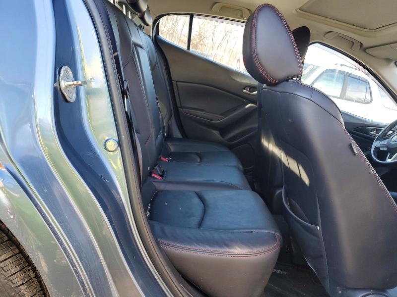 Фото 10 - MAZDA 3