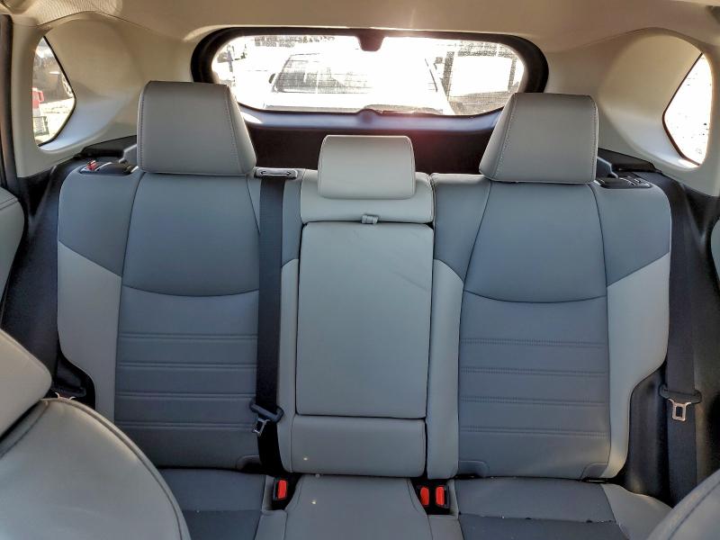 Фото 10 - TOYOTA RAV4