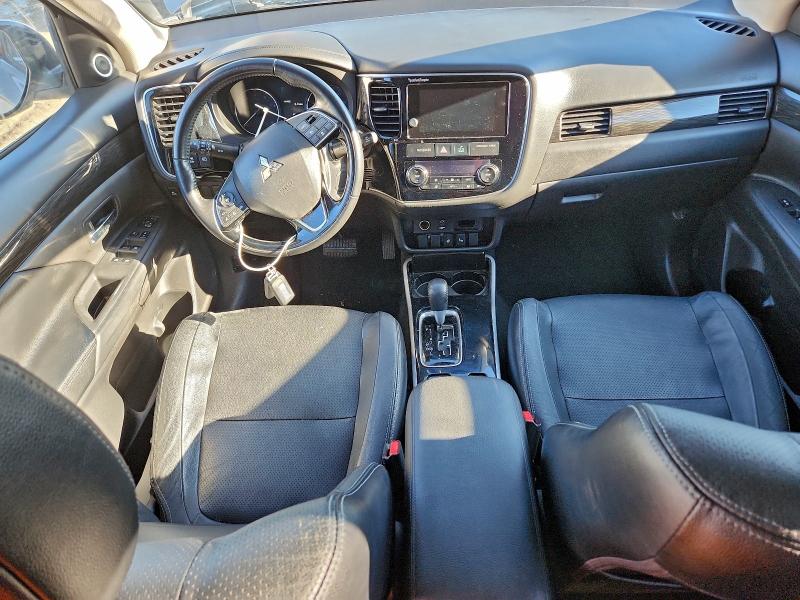 Фото 8 - MITSUBISHI OUTLANDER