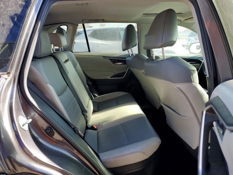 Фото 11 - TOYOTA RAV4