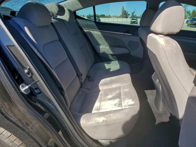 Фото 10 - HYUNDAI ELANTRA