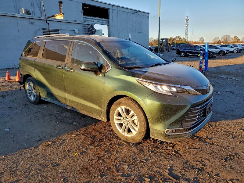 Фото 4 - TOYOTA SIENNA