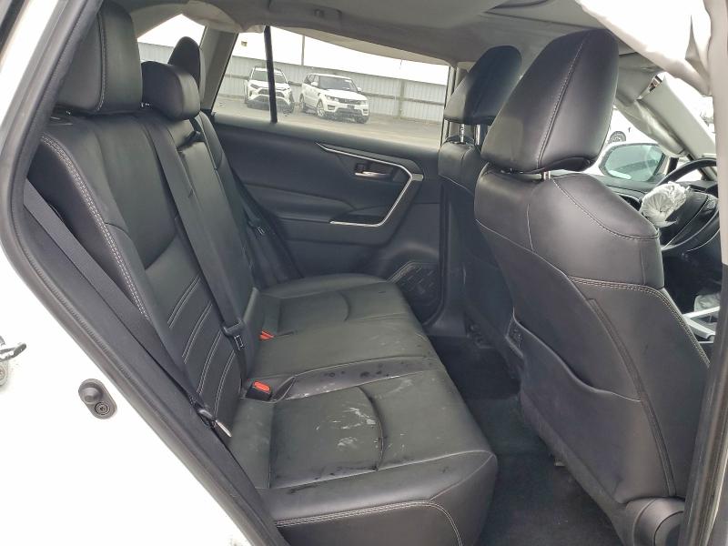 Фото 11 - TOYOTA RAV4