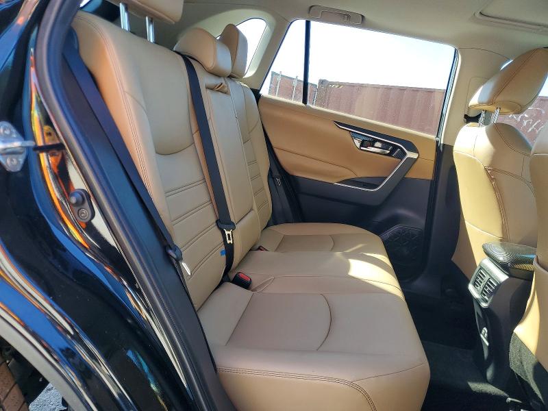 Фото 11 - TOYOTA RAV4