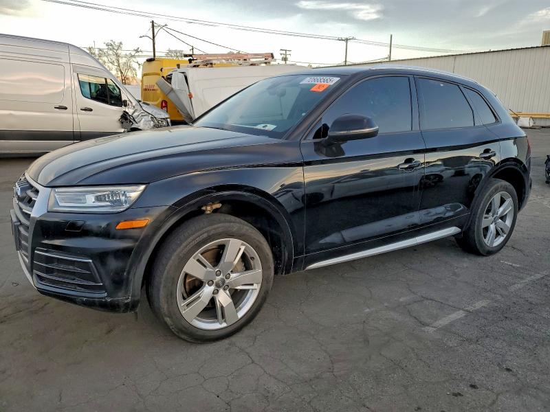 Фото 1 - AUDI Q5