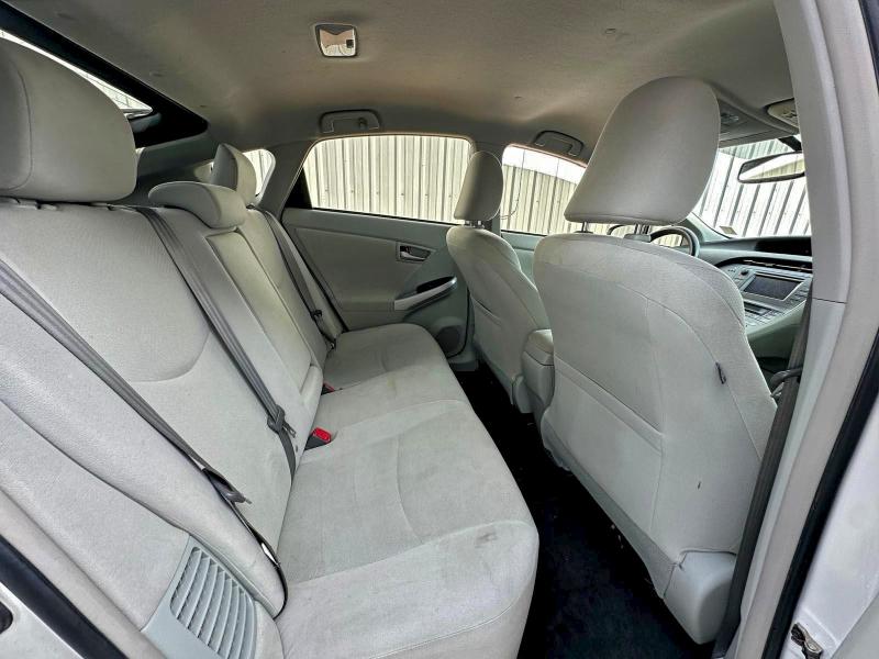 Фото 6 - TOYOTA PRIUS