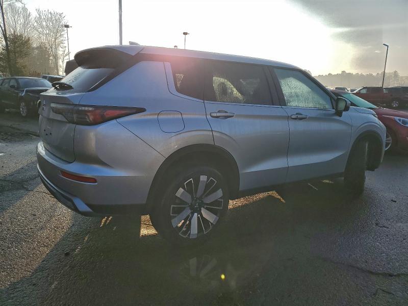 Фото 3 - MITSUBISHI OUTLANDER