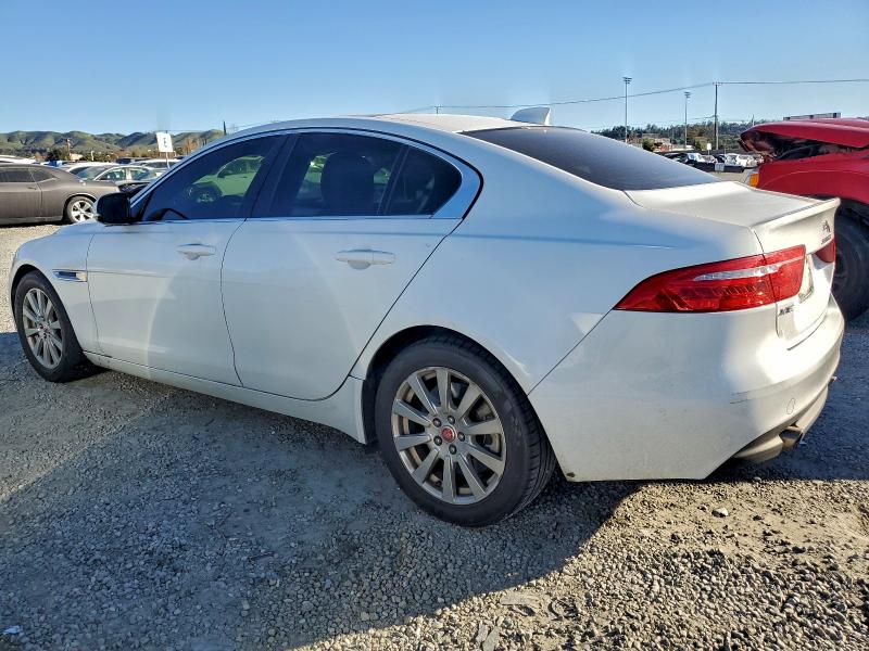 Фото 2 - JAGUAR XE