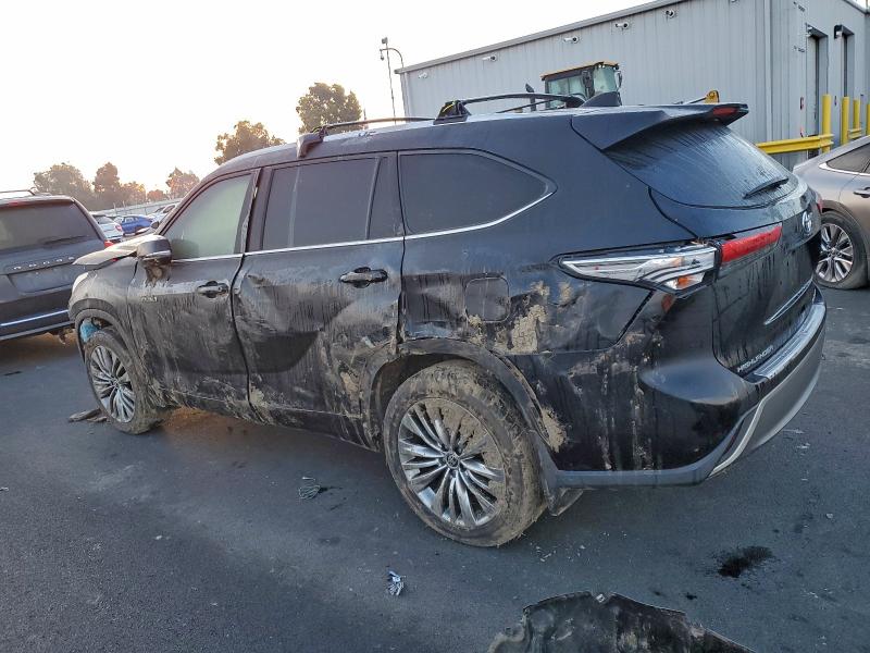 Фото 2 - TOYOTA HIGHLANDER