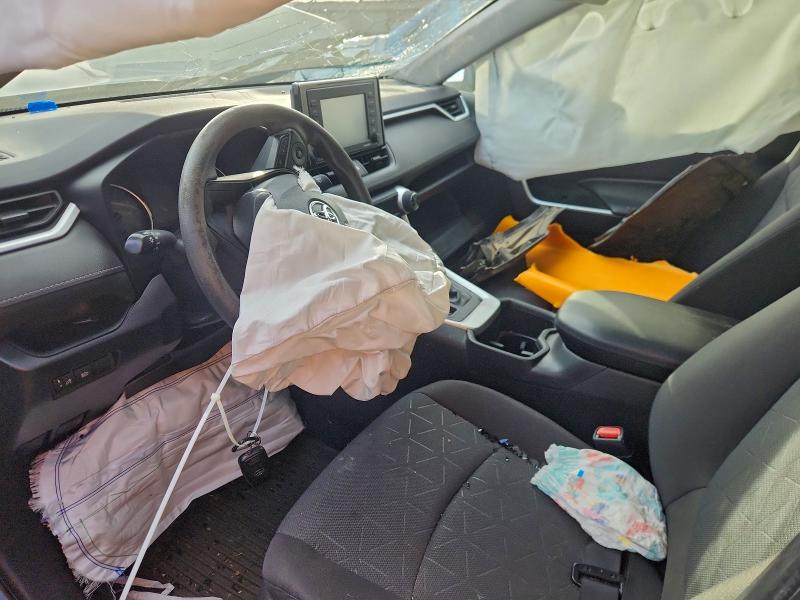 Фото 7 - TOYOTA RAV4