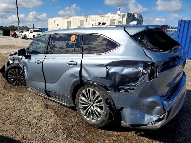 Фото 2 - TOYOTA HIGHLANDER