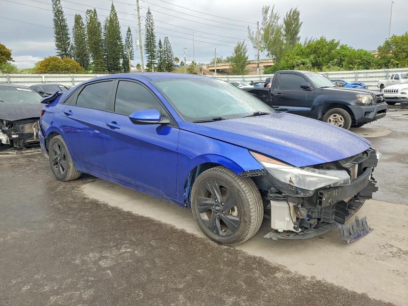 Фото 4 - HYUNDAI ELANTRA