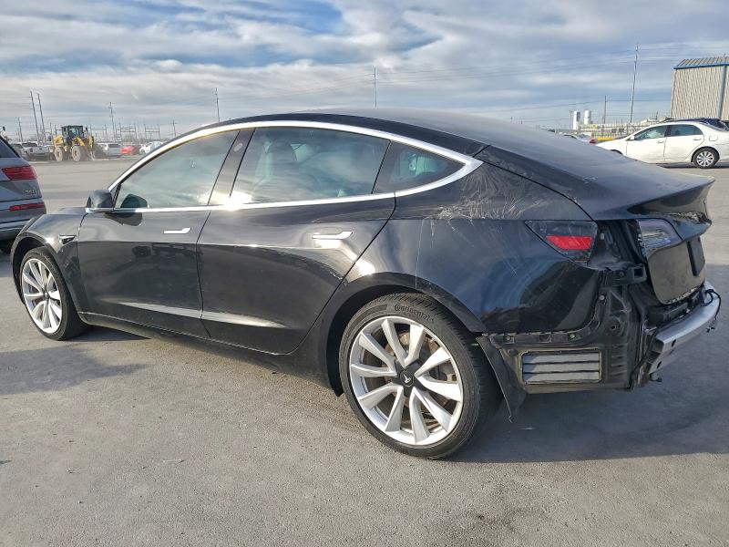 Фото 2 - TESLA MODEL 3