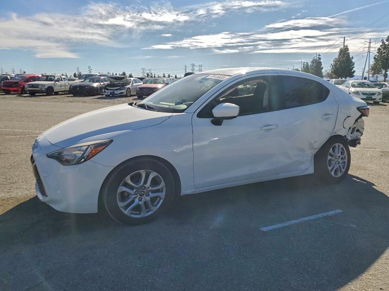 Фото 1 - TOYOTA YARIS