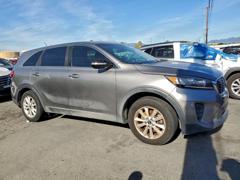 Фото 4 - KIA SORENTO