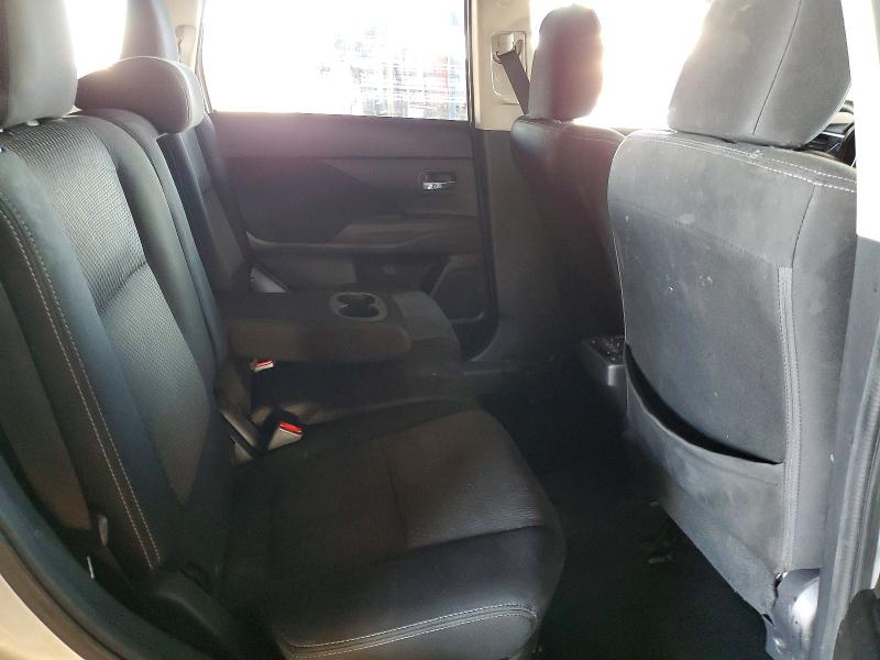 Фото 11 - MITSUBISHI OUTLANDER