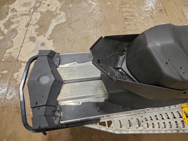 SKI-DOO SNOWMOBILE 2010