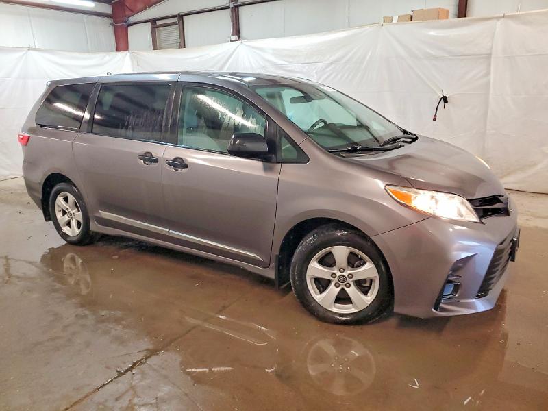 Фото 4 - TOYOTA SIENNA
