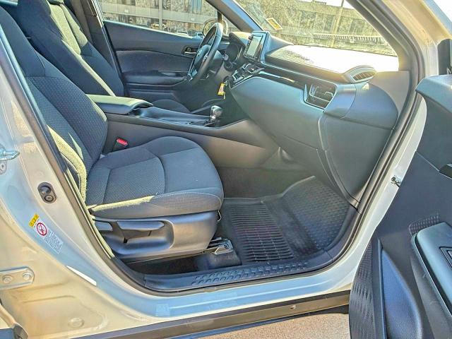 Фото 5 - TOYOTA C-HR