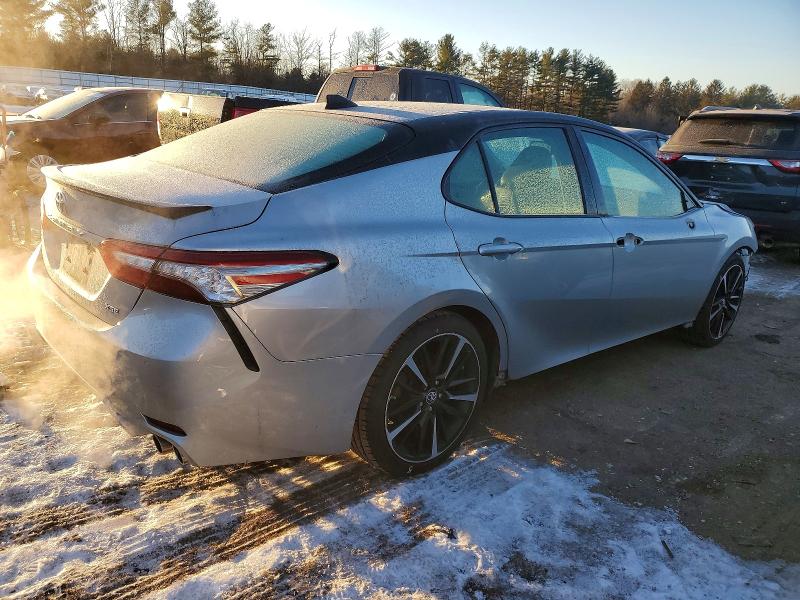 Фото 3 - TOYOTA CAMRY