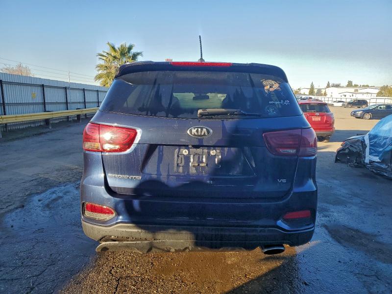 Фото 6 - KIA SORENTO