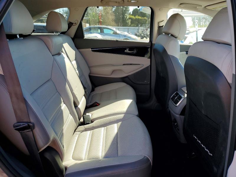 Фото 11 - KIA SORENTO