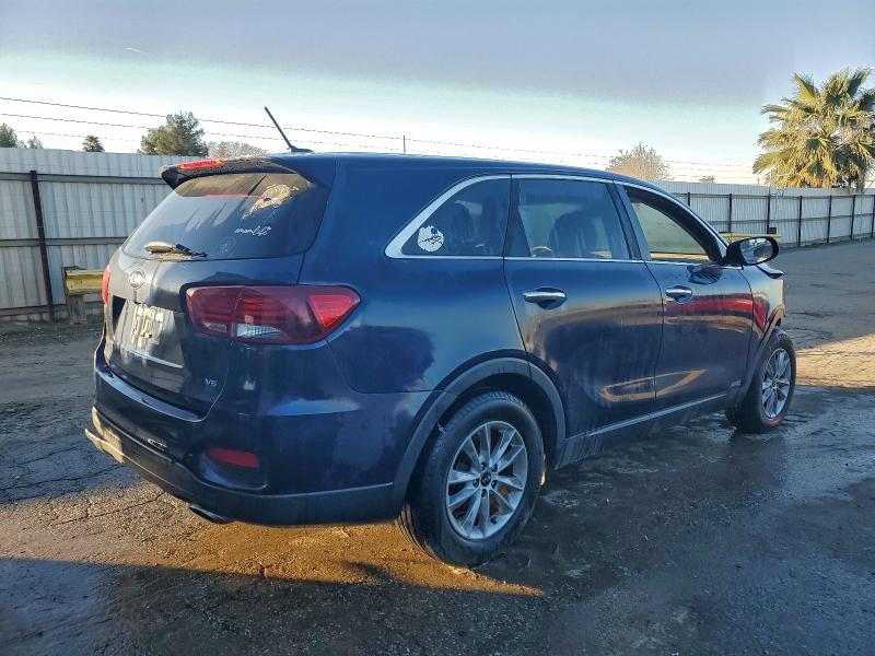 Фото 3 - KIA SORENTO