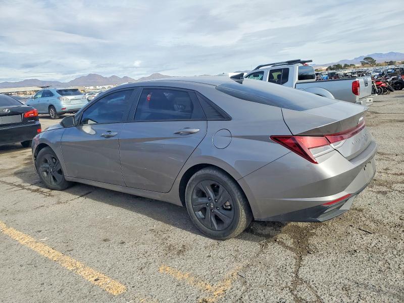 Фото 2 - HYUNDAI ELANTRA