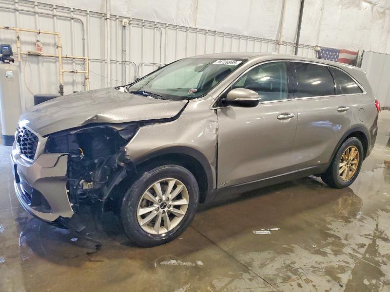 Фото 1 - KIA SORENTO