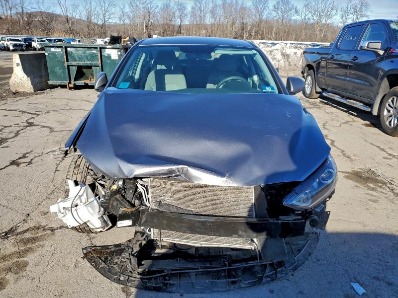 Фото 5 - HYUNDAI ELANTRA