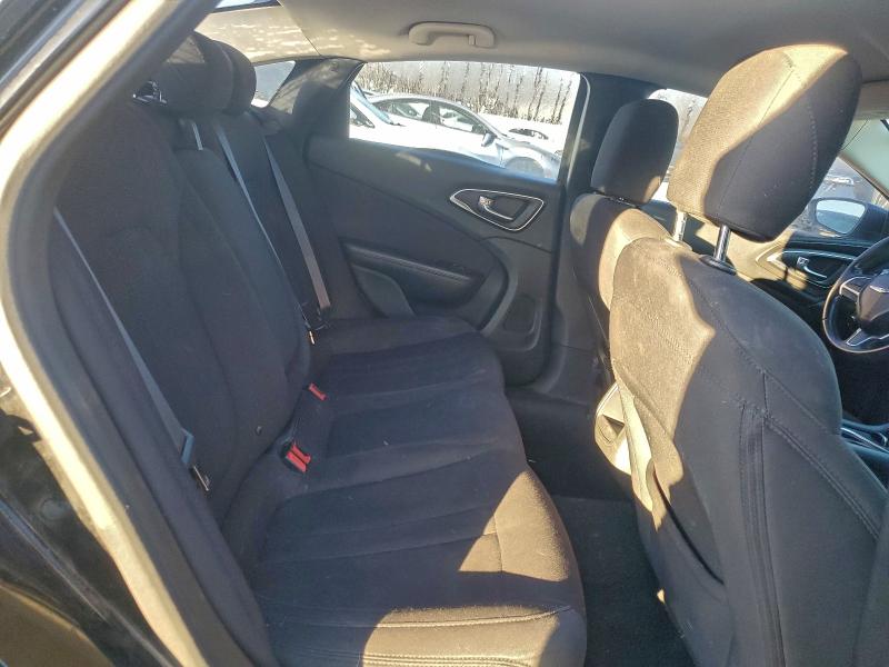 Фото 10 - CHRYSLER 200