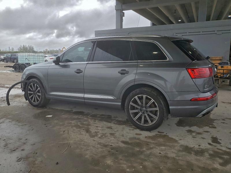 Фото 2 - AUDI Q7