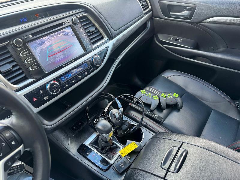 Фото 13 - TOYOTA HIGHLANDER