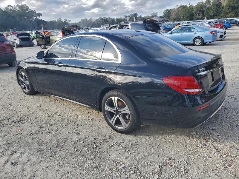 Фото 2 - MERCEDES-BENZ E-CLASS