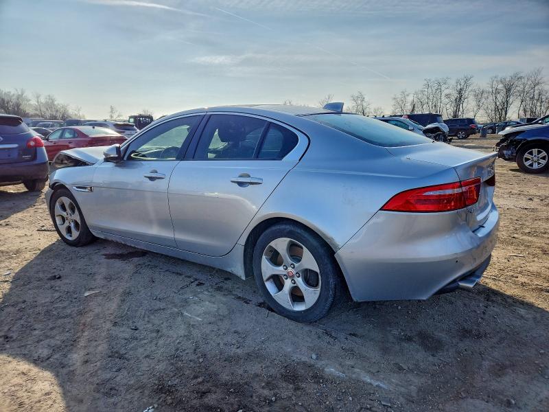 Фото 2 - JAGUAR XE