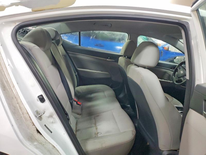 Фото 10 - HYUNDAI ELANTRA