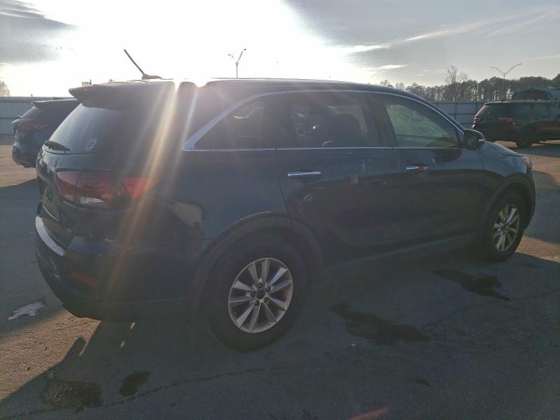 Фото 3 - KIA SORENTO