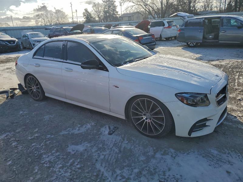 Фото 4 - MERCEDES-BENZ E-CLASS