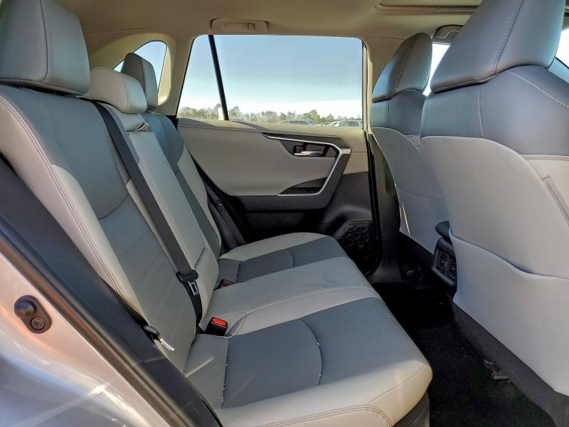 Фото 11 - TOYOTA RAV4