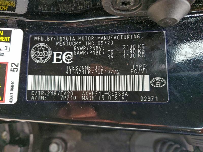 Фото 13 - TOYOTA CAMRY