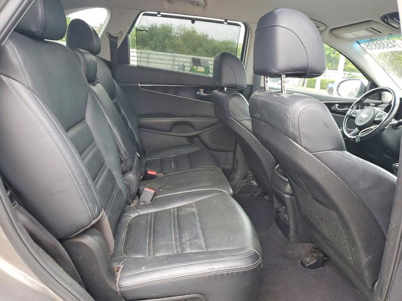 Фото 11 - KIA SORENTO