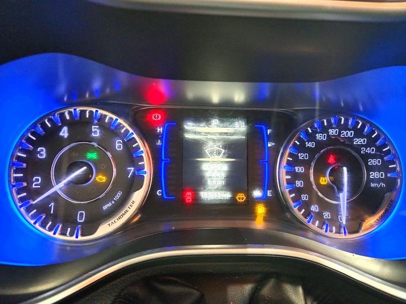 Фото 9 - CHRYSLER 200