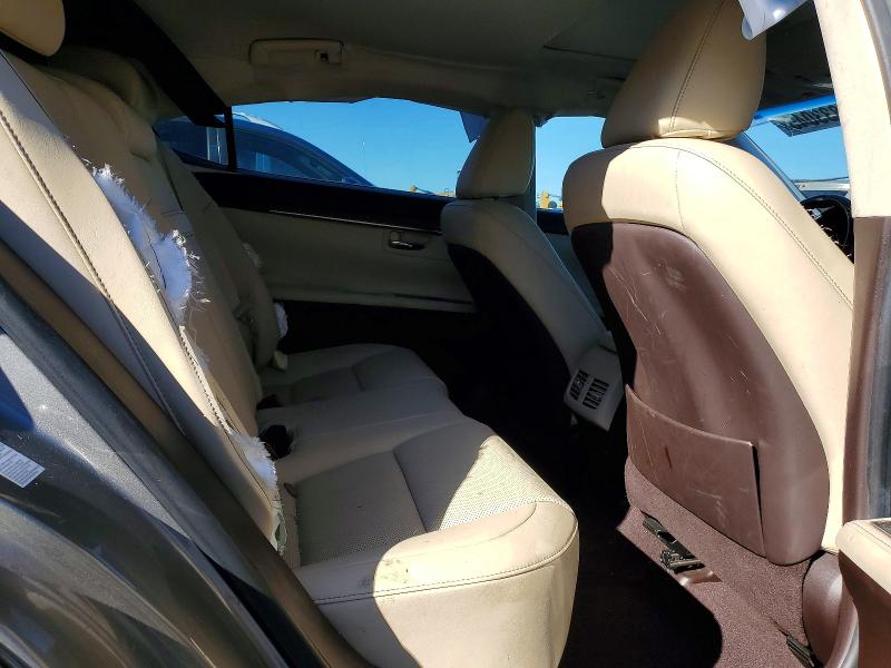 Фото 10 - LEXUS ES300