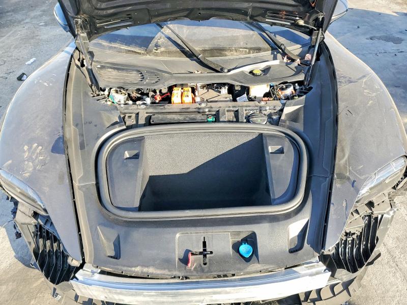 Фото 9 - PORSCHE TAYCAN