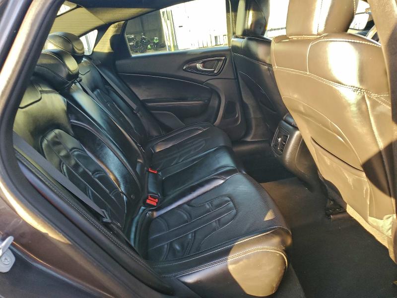 Фото 10 - CHRYSLER 200