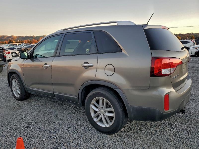 Фото 2 - KIA SORENTO