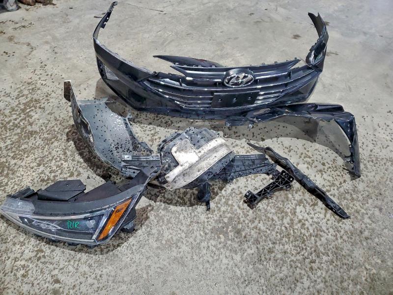 Фото 12 - HYUNDAI ELANTRA