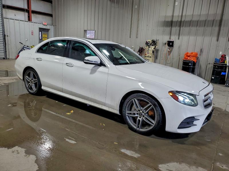 Фото 4 - MERCEDES-BENZ E-CLASS