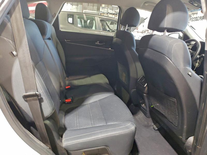 Фото 11 - KIA SORENTO